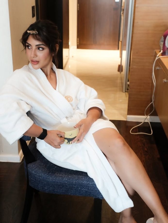 [Photos] Samyuktha Menon's Unseen Bathrobe Moments Go Viral As She Keeps It Cool Before Glam Time 991543