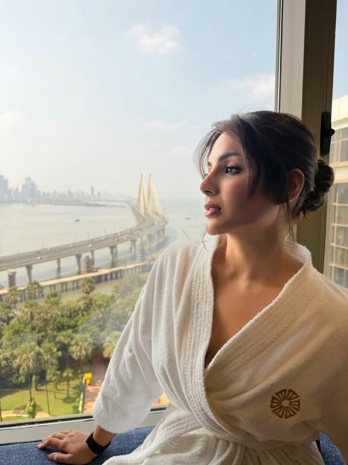 [Photos] Samyuktha Menon's Unseen Bathrobe Moments Go Viral As She Keeps It Cool Before Glam Time 991544