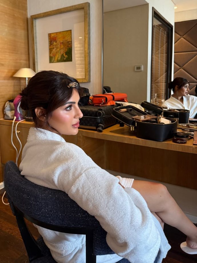 [Photos] Samyuktha Menon's Unseen Bathrobe Moments Go Viral As She Keeps It Cool Before Glam Time 991546