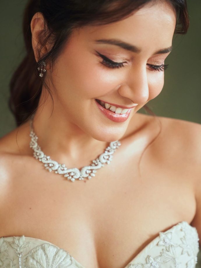 Raashi Khanna Radiates Charm In White Saree With A Strapless Corset Blouse - See Here! 992171