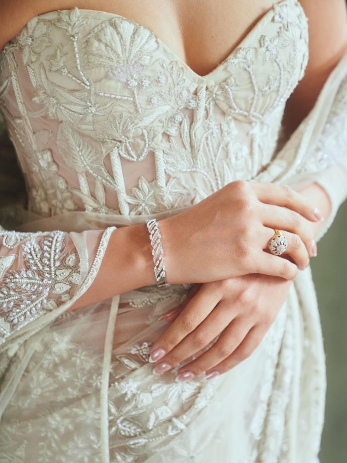 Raashi Khanna Radiates Charm In White Saree With A Strapless Corset Blouse - See Here! 992172