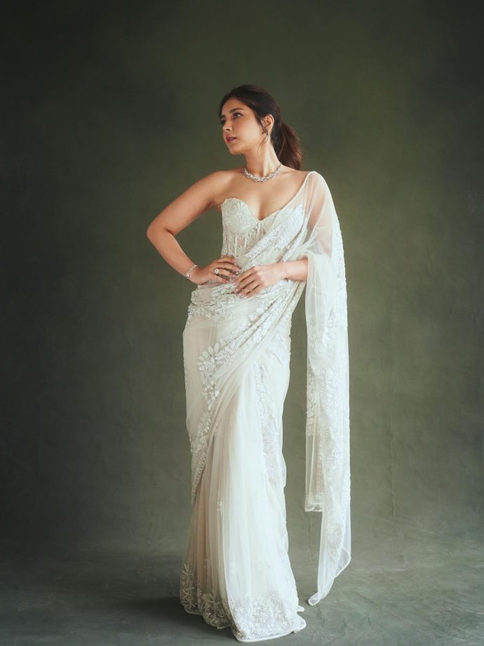 Raashi Khanna Radiates Charm In White Saree With A Strapless Corset Blouse - See Here! 992173