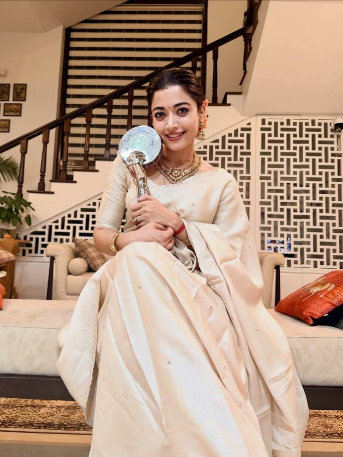 Rashmika Mandanna Radiates New Bride Glow In Ivory Saree, Mangalsutra & Sindoor Steal The Spotlight 991666