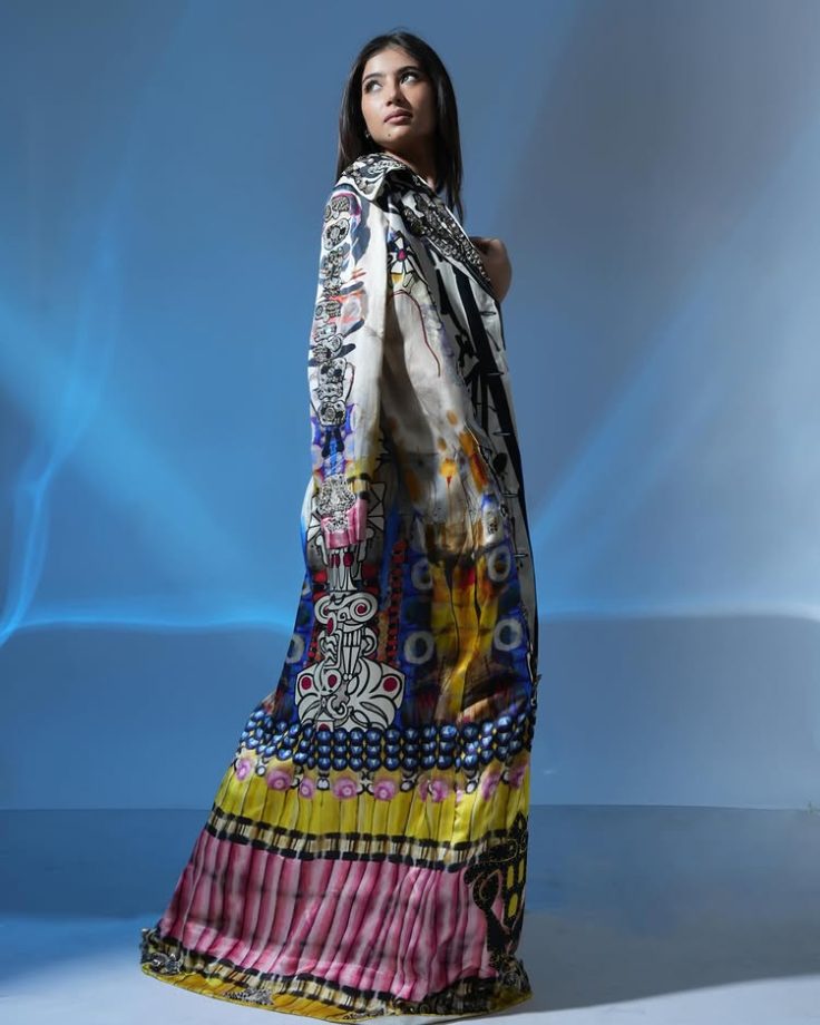 Sara Arjun Brings Style Game Strong in Anamika Khanna for Dhurandhar Promotions 991525