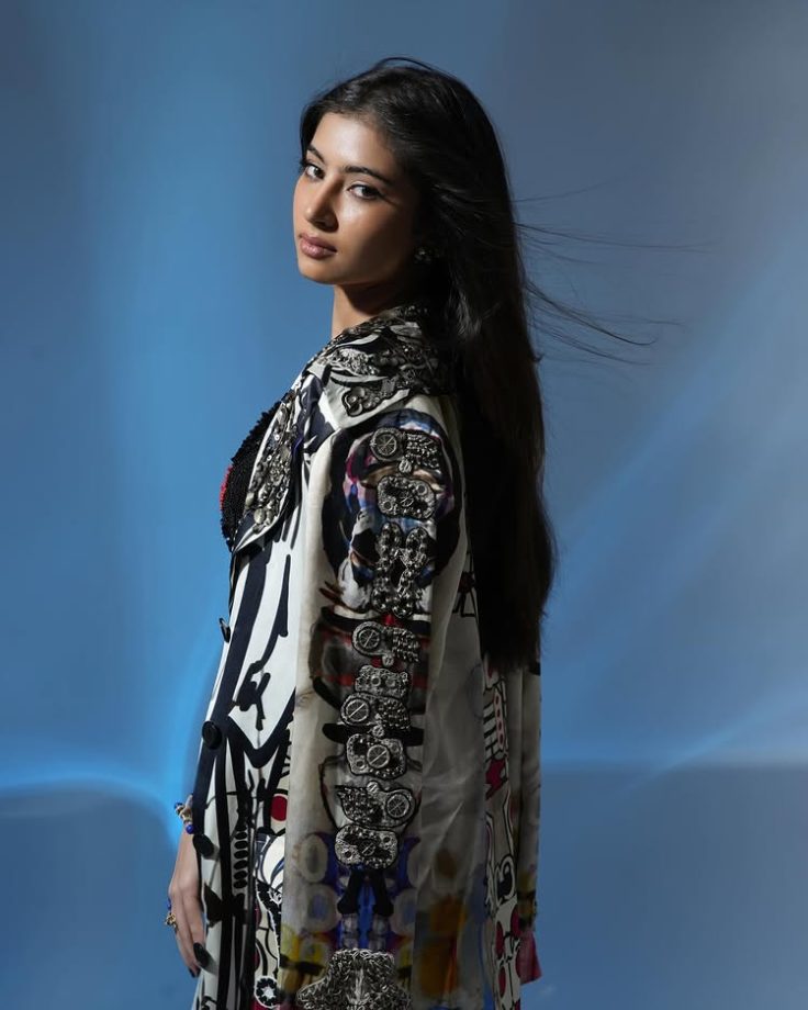 Sara Arjun Brings Style Game Strong in Anamika Khanna for Dhurandhar Promotions 991527