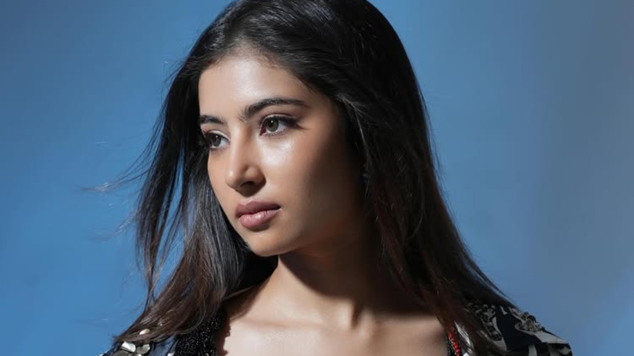 Sara Arjun Brings Style Game Strong in Anamika Khanna for Dhurandhar Promotions 991523