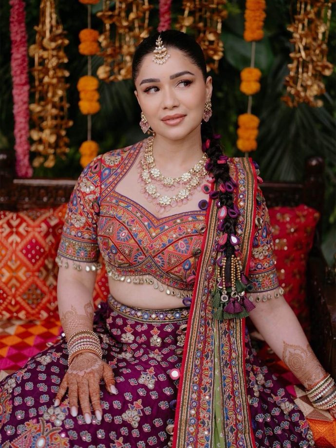Sara Tendulkar’s Vibrant Mehendi Look: A Colourful Lehenga, Braided Hair, And A Heartwarming Family Moment 990710