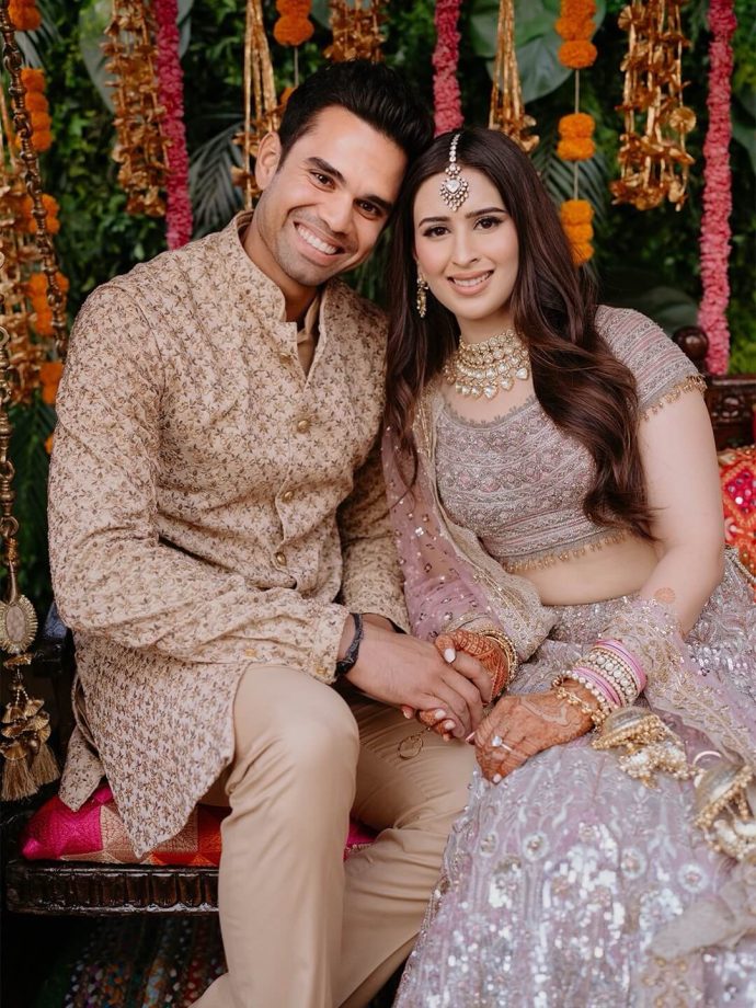 Sara Tendulkar’s Vibrant Mehendi Look: A Colourful Lehenga, Braided Hair, And A Heartwarming Family Moment 990705