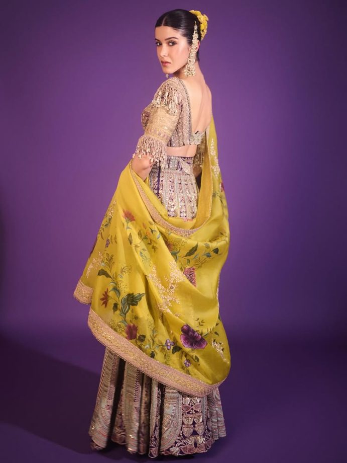 Shanaya Kapoor Glows In Festive Anamika Khanna Lehenga Look 990480