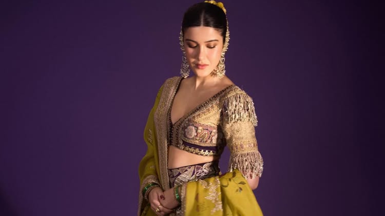 Shanaya Kapoor Glows In Festive Anamika Khanna Lehenga Look 990479