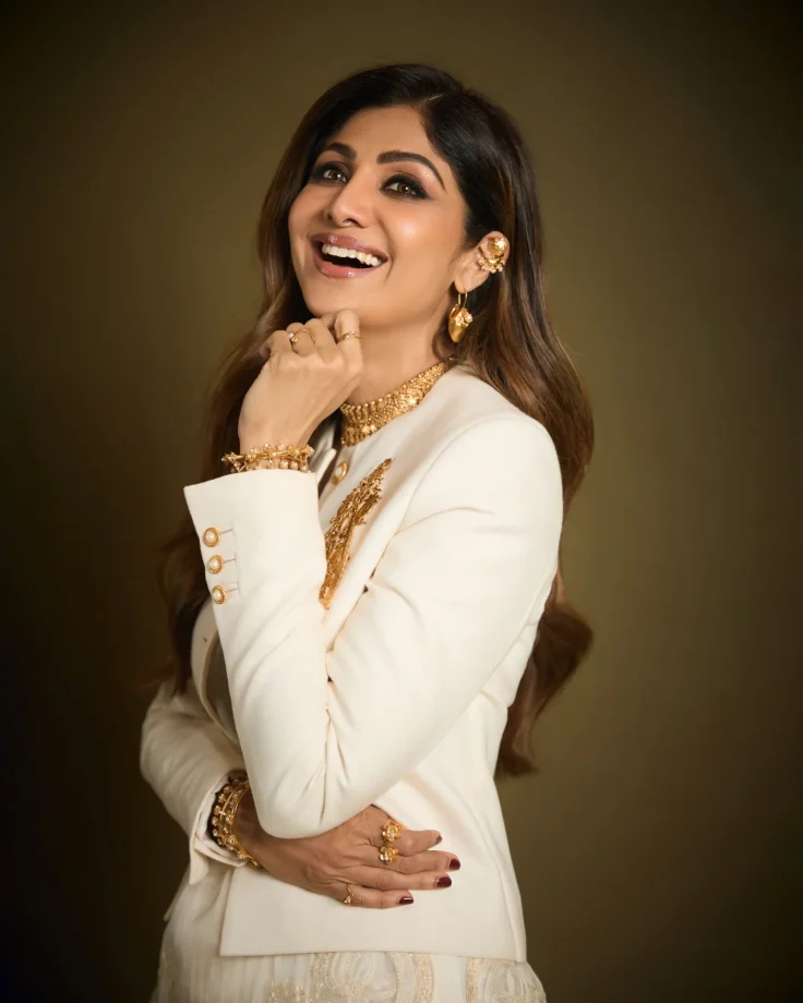Shilpa Shetty Kundra Redefines Festive Style in Ivory 989210