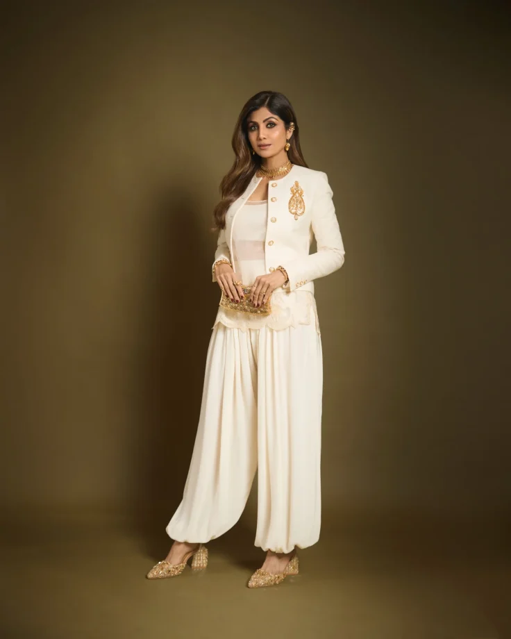 Shilpa Shetty Kundra Redefines Festive Style in Ivory 989211