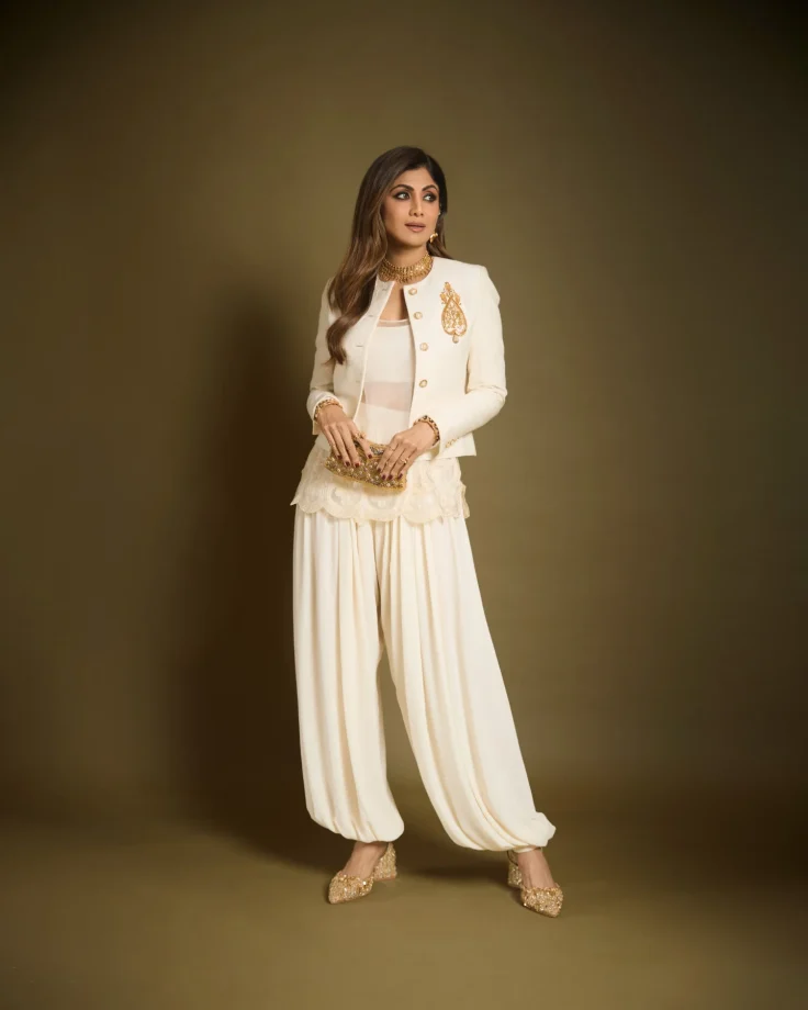 Shilpa Shetty Kundra Redefines Festive Style in Ivory 989208