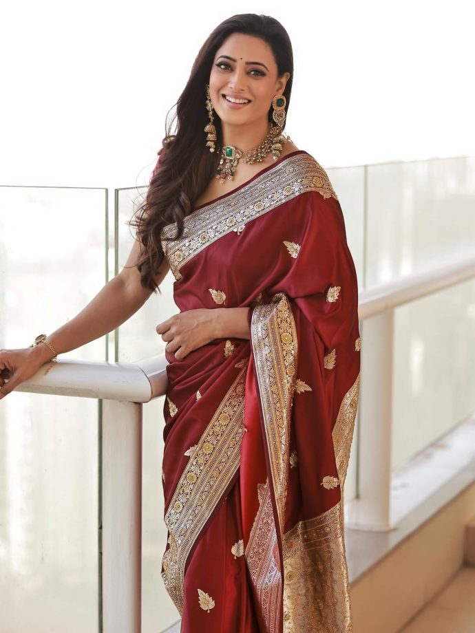 Shweta Tiwari Channels Royal Grandeur In Maroon Banarasi Saree With Backless Blouse - See Pics 991981