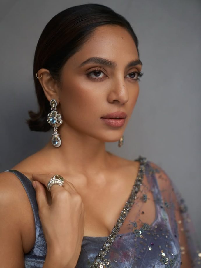 Sobhita Dhulipala Screams Attention In Sheer Saree With Sleevless Blouse; Her Bob Haircut Adds Modern Edge 991686