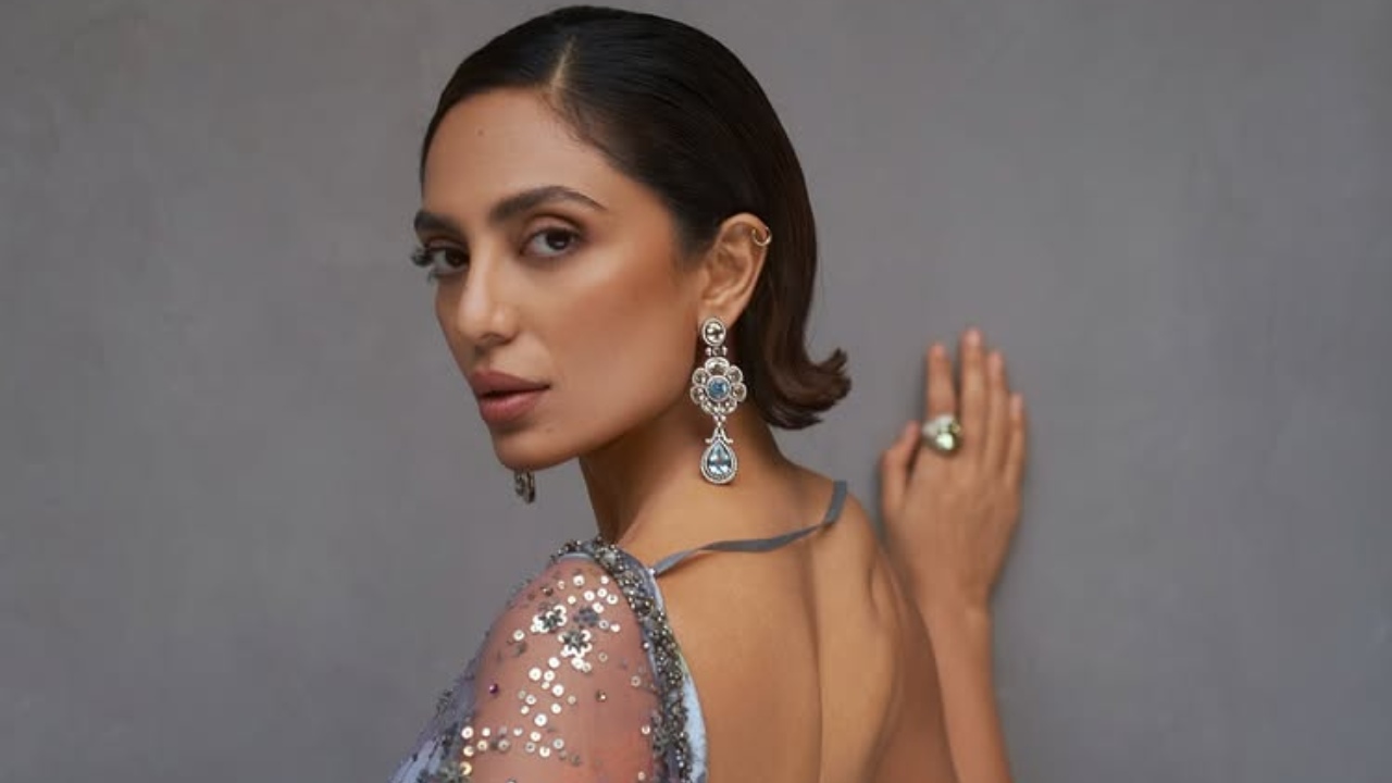 Sobhita Dhulipala Screams Attention In Sheer Saree With Sleevless Blouse; Her Bob Haircut Adds Modern Edge 991682