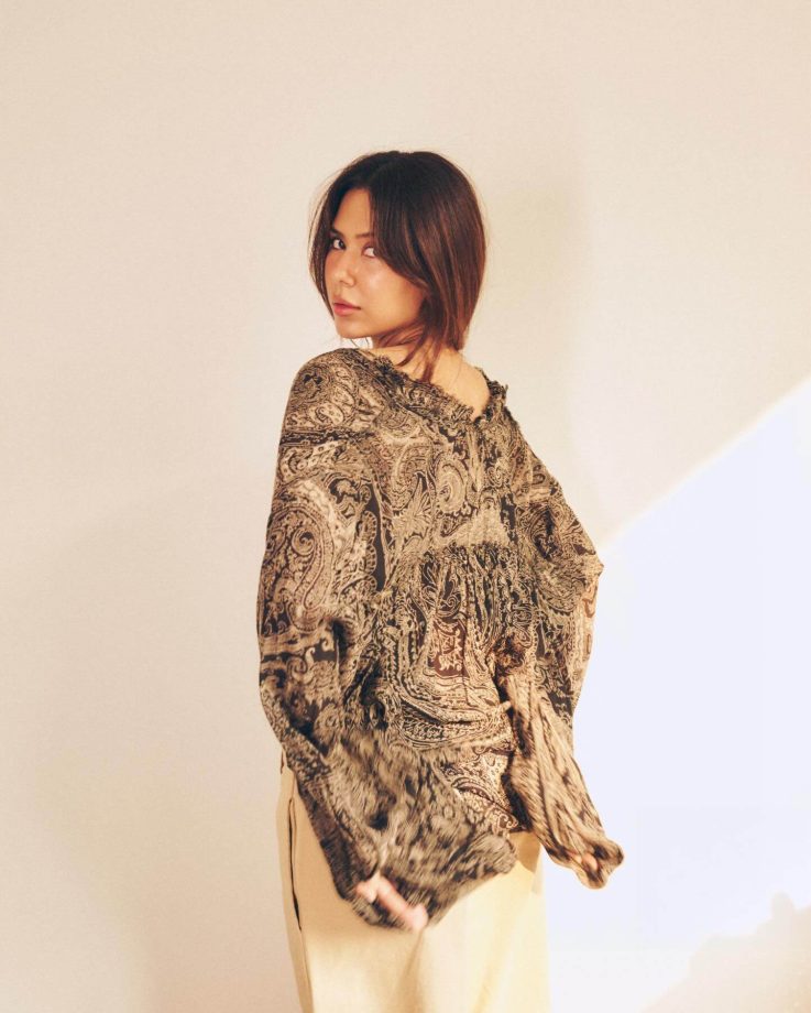Sonam Bajwa keeps it soft and stylish in earthy tones 992517