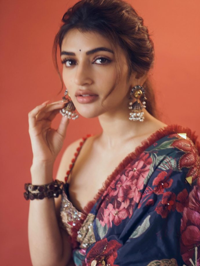 Sreeleela Keeps It Classic Yet Chic In Saree And Embellished Blouse 991676