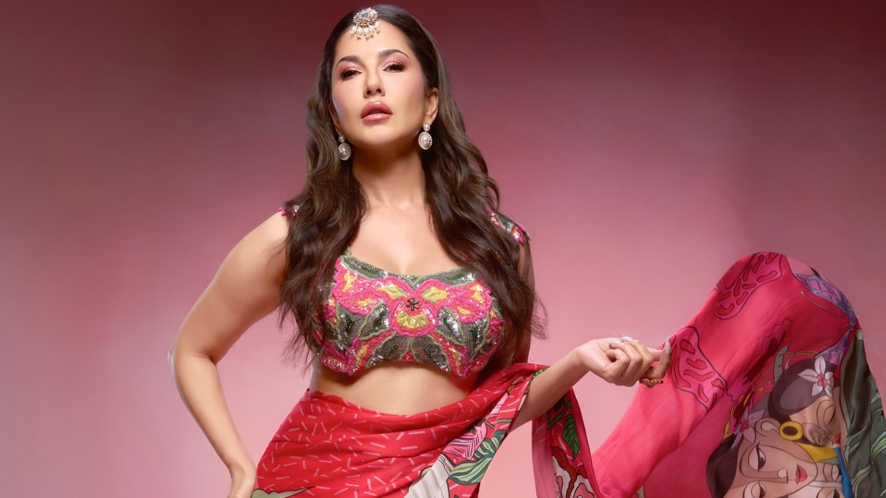 Sunny Leone brings bold glam in a vibrant saree look 992581