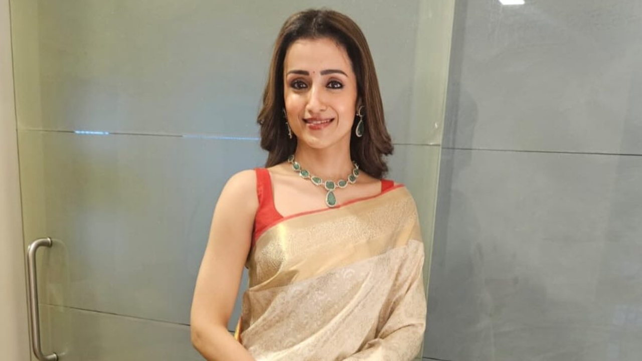 Trisha Krishnan Keeps It Graceful In Red Blouse And Golden Saree 989780