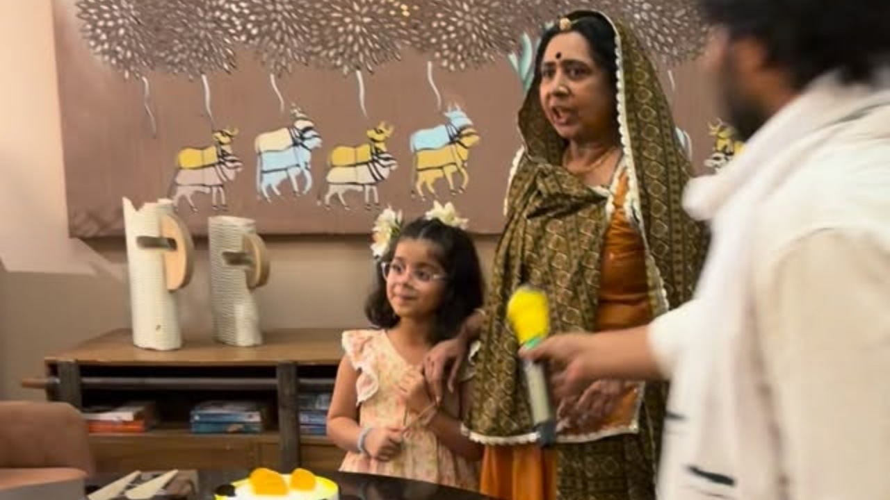 Vasudha's Kiran Bhargava Gets Surprise Birthday Celebration From Her Daughter Ankita Bhargava 992147