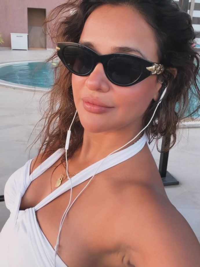 Aisha Sharma’s April photo dump is all about hot looks, soft vibes, and statement fashion 995838