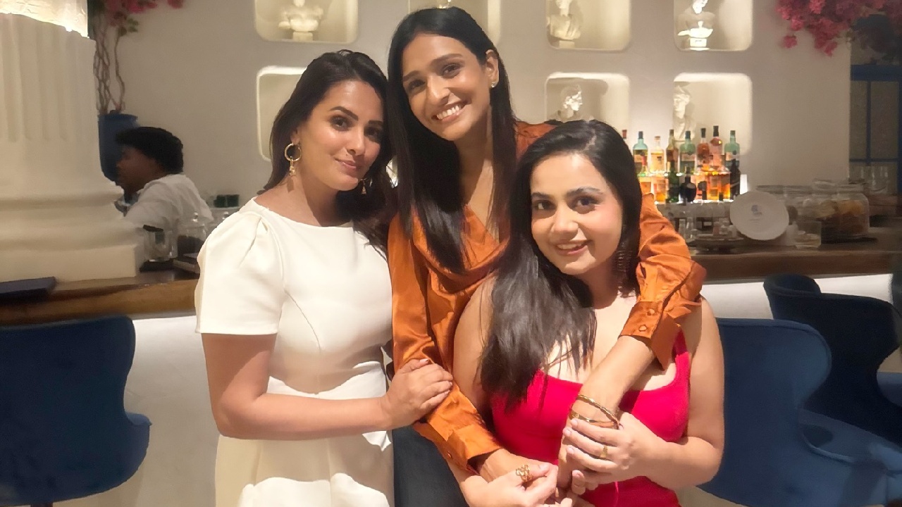Aishwarya Khare Reunites With Her Chhoriyan Chali Goan Friends Anita Hassanandani & Dolly Javed: See Pics 994421