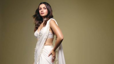 Alia Bhatt Keeps It Classy in Silk Saree at an awards show