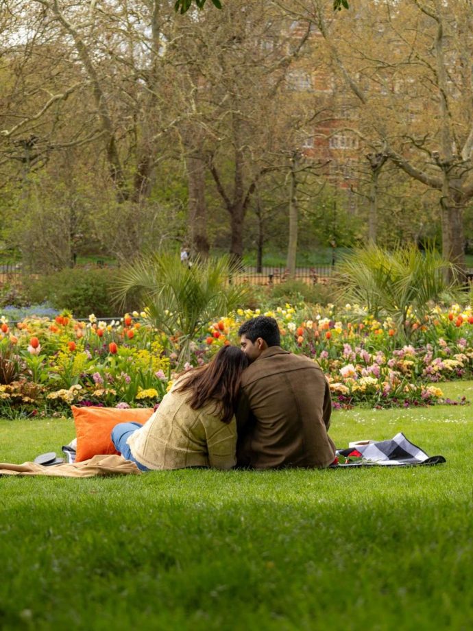 Alia Bhatt’s sister, Shaheen Bhatt, gets engaged to Ishaan Mehra; the couple makes it official with a ring post 994582