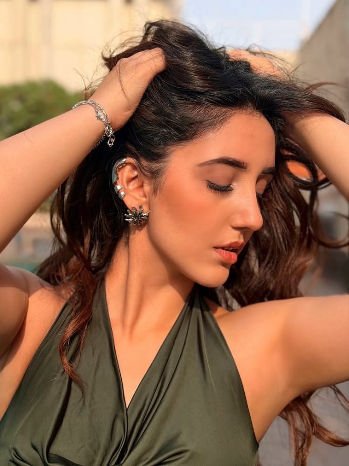 Ashnoor Kaur Brings Easy Glam in a Sleek Black Mini Dress by the Pool 994758