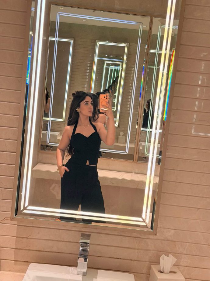 Ashnoor Kaur Owns Power Dressing In A Sleek All-Black Look 993899