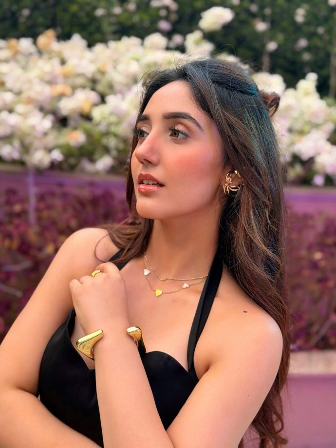 Ashnoor Kaur Owns Power Dressing In A Sleek All-Black Look 993900