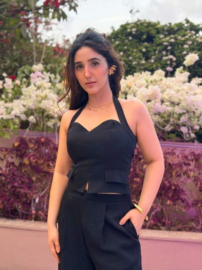 Ashnoor Kaur Owns Power Dressing In A Sleek All-Black Look 993901
