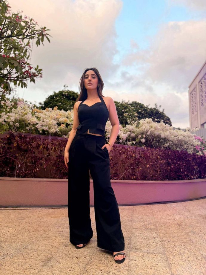 Ashnoor Kaur Owns Power Dressing In A Sleek All-Black Look 993902