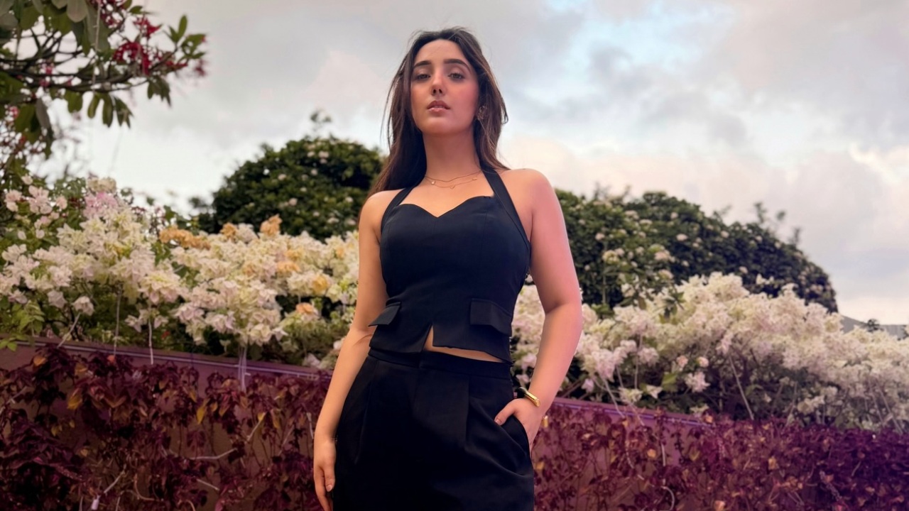 Ashnoor Kaur Owns Power Dressing In A Sleek All-Black Look 993903