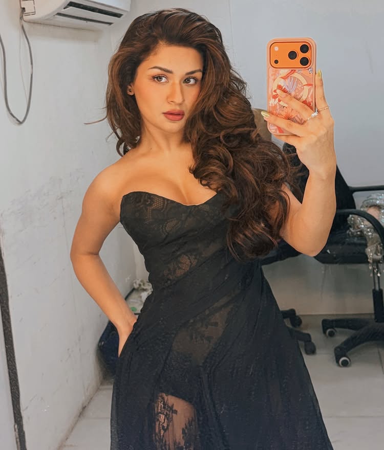 Avneet Kaur Keeps It Bold and Glam in a Black Strapless Dress 994775