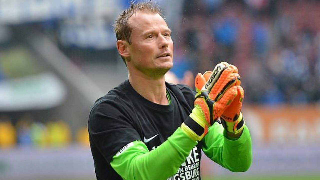 Former Arsenal Goalkeeper Alex Manninger Dies at 48 in Car-Train Collision Accident 994551