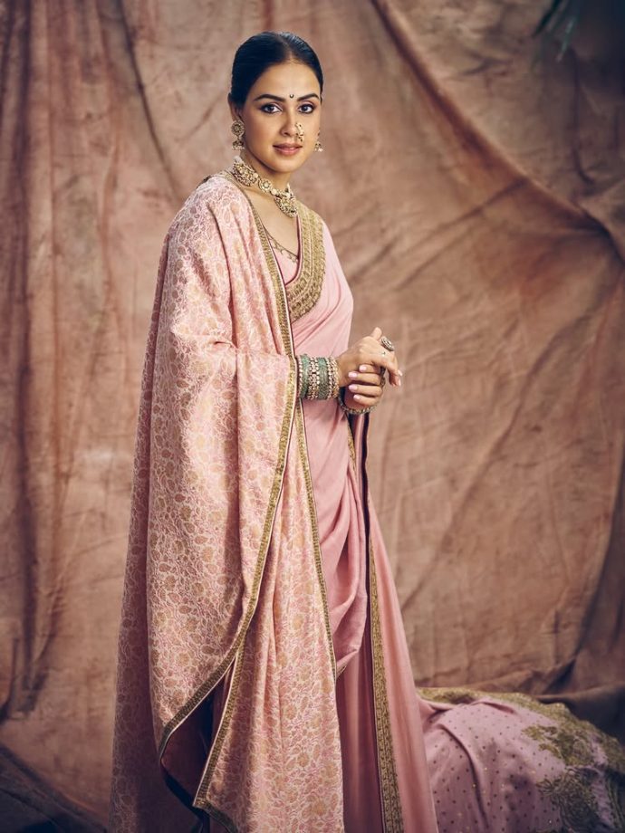 Genelia Deshmukh brings grace in a pink Nauvari saree at Raja Shivaji trailer launch 994984