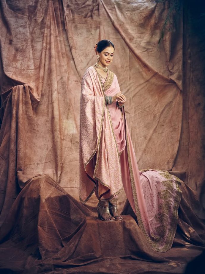 Genelia Deshmukh brings grace in a pink Nauvari saree at Raja Shivaji trailer launch 994985