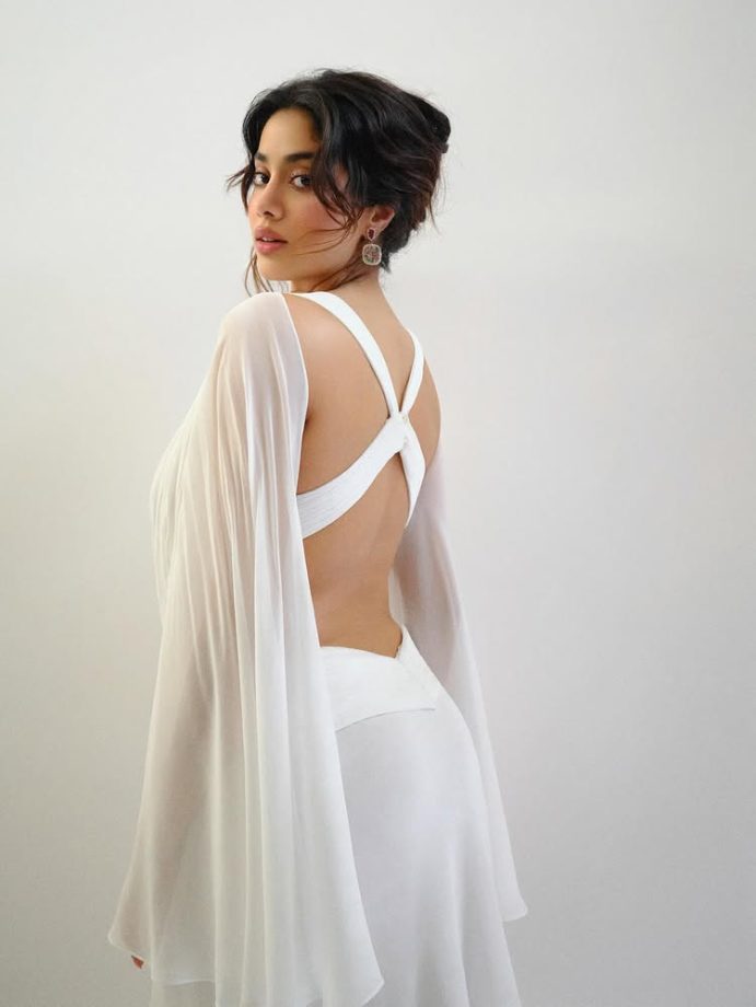 Janhvi Kapoor keeps it soft and stunning in an all-white, dreamy look 994699