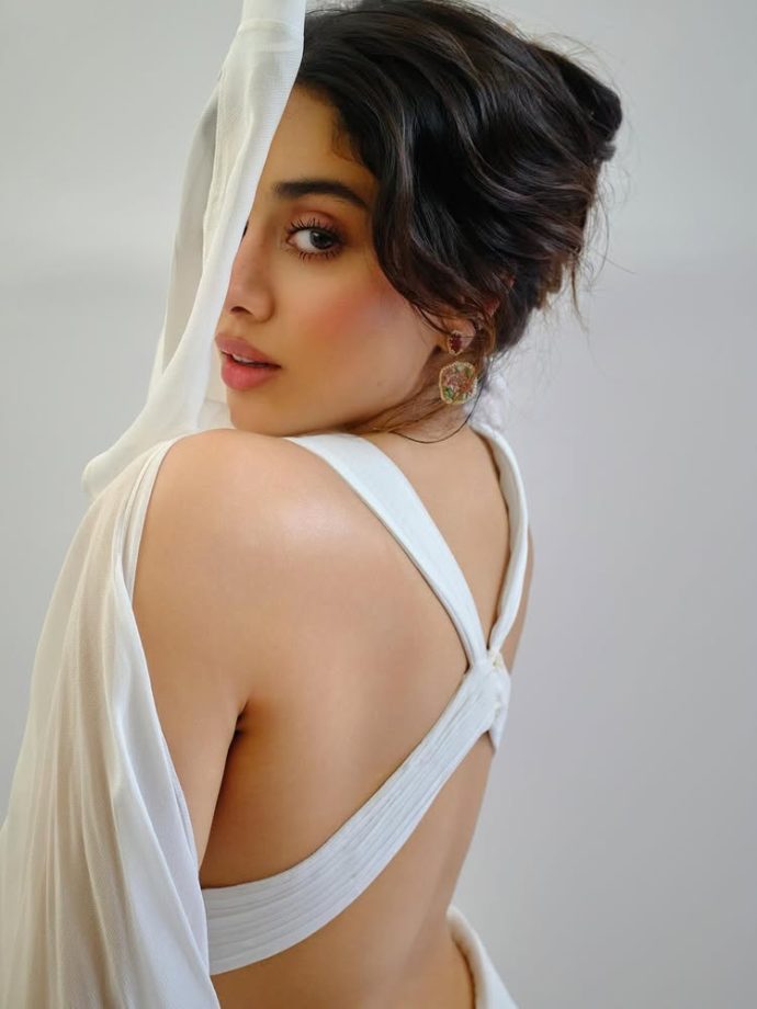 Janhvi Kapoor keeps it soft and stunning in an all-white, dreamy look 994701