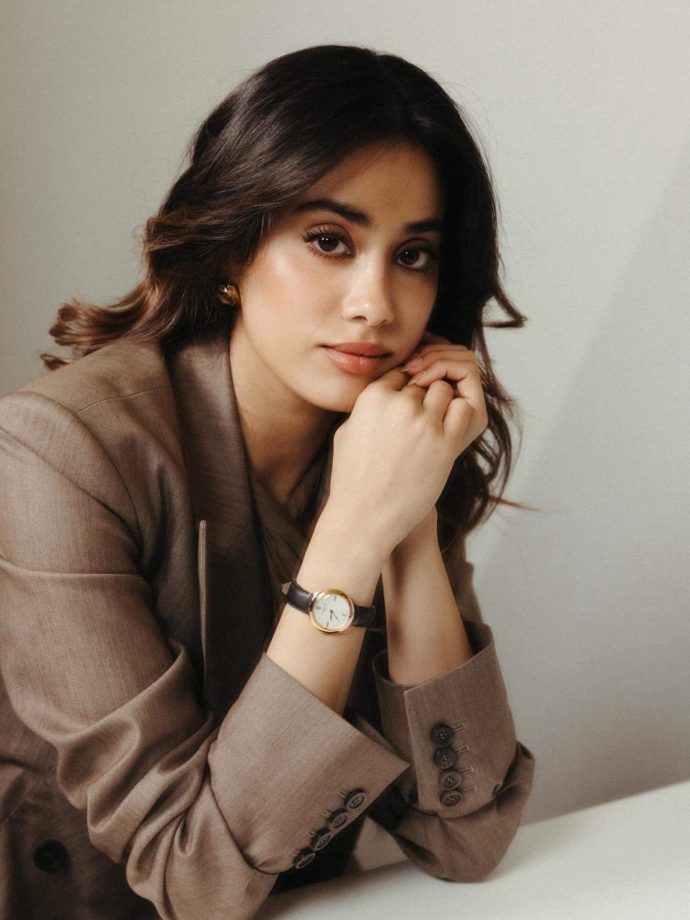 Janhvi Kapoor Owns Street Style in Power-Packed Neutral Look 994607
