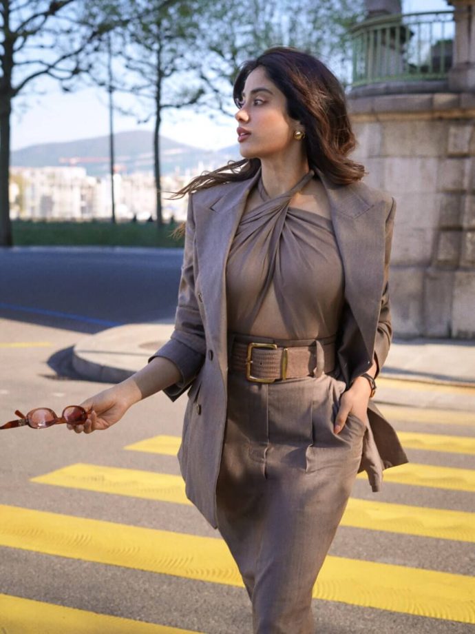 Janhvi Kapoor Owns Street Style in Power-Packed Neutral Look 994613