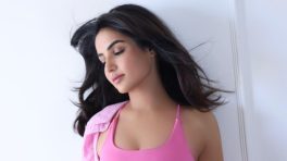 Jasmin Bhasin stuns in a hot-pink athleisure look; Aly Goni calls her ‘ooh pretty.’