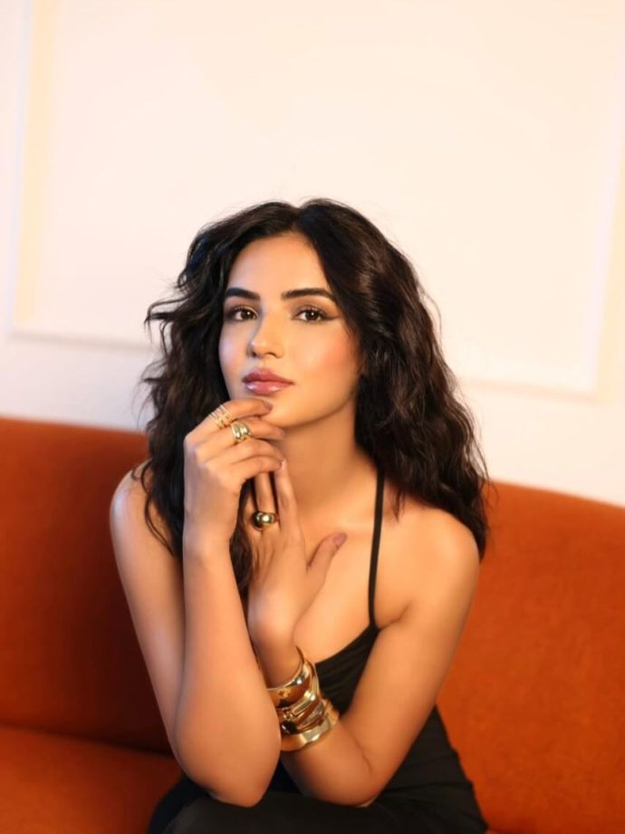 Jasmin Bhasin Stuns in Black Bodycon Dress, Serves Effortless Glam Indoors 995676
