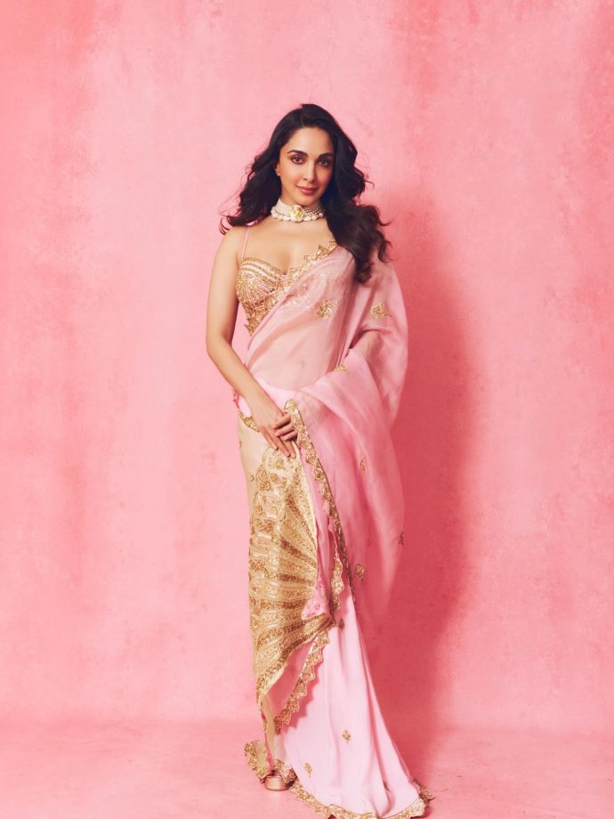 Kiara Advani Looks Elegant in a Pink Saree with Gold Work 993949