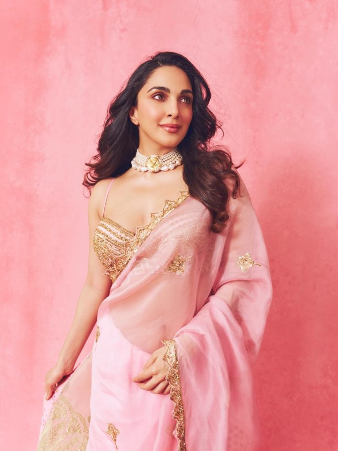 Kiara Advani Looks Elegant in a Pink Saree with Gold Work 993950