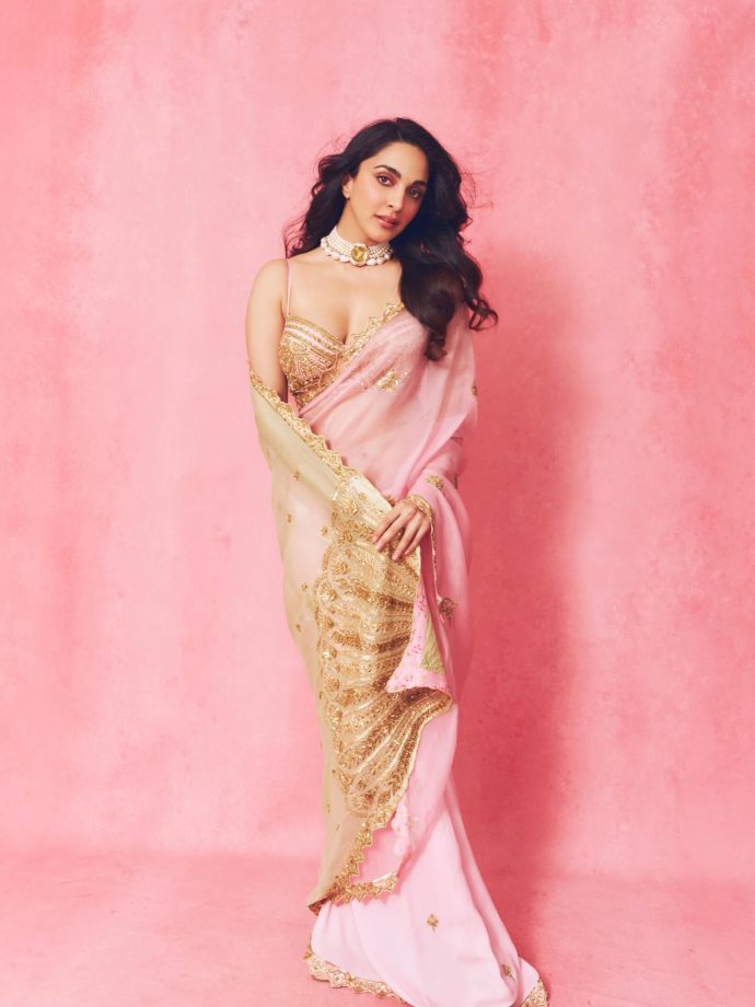 Kiara Advani Looks Elegant in a Pink Saree with Gold Work 993951