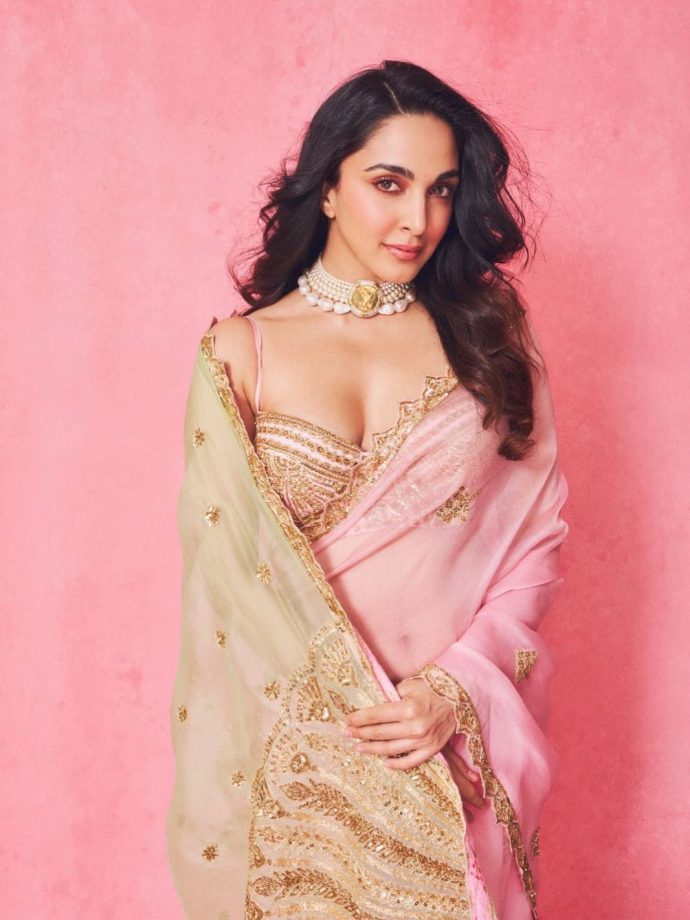 Kiara Advani Looks Elegant in a Pink Saree with Gold Work 993952