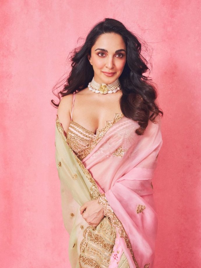 Kiara Advani Looks Elegant in a Pink Saree with Gold Work 993953